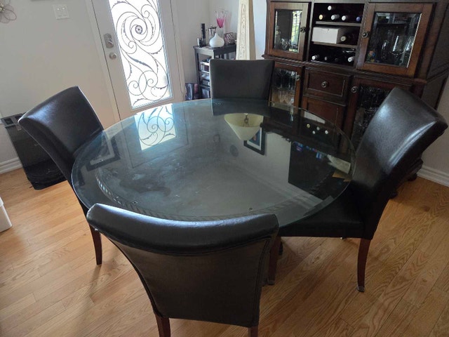 Elegant Round Glass Dining Table Set – Must Go! - photo 3