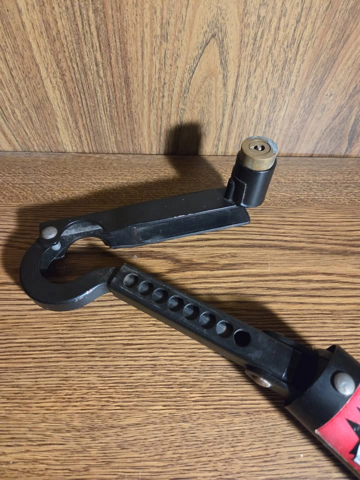 Vintage Steering Wheel Lock – Heavy Duty Anti-Theft Security Loc - photo 2
