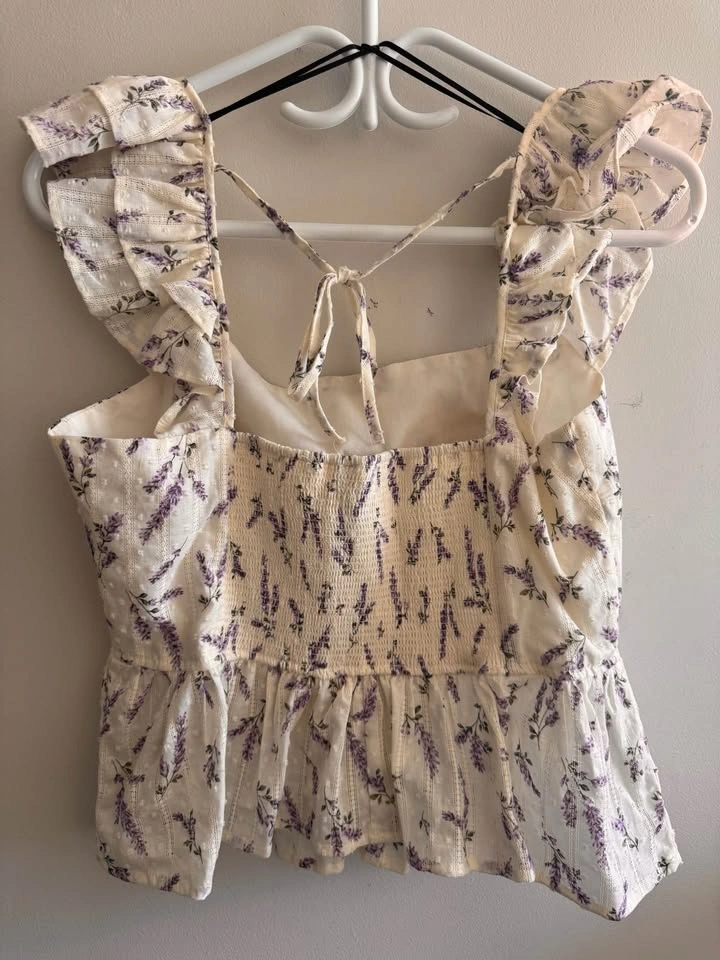 *With Tag on* H&M floral peplum blouse with flutter sleeves - photo 2