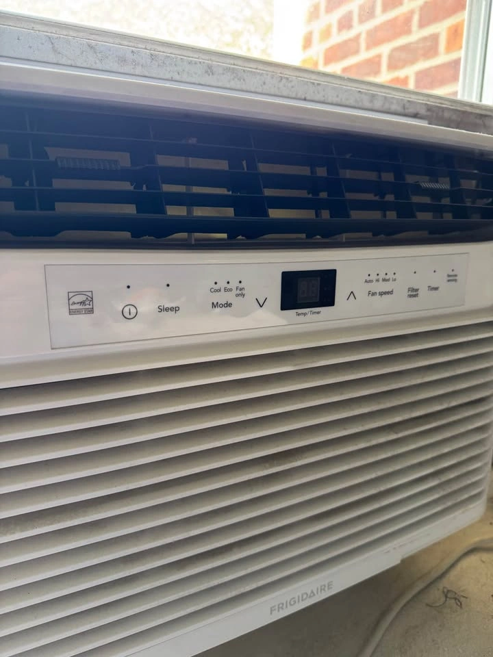 Frigidaire 10,000 BTU Window Air Conditioner - photo 2