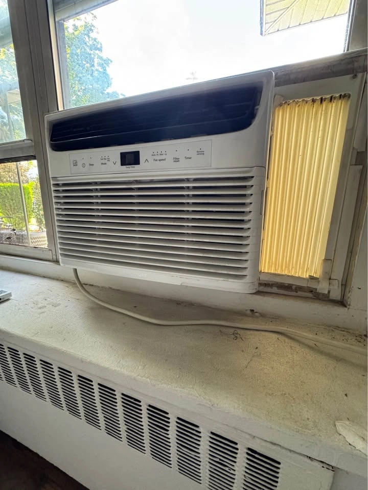 Frigidaire 10,000 BTU Window Air Conditioner - photo 4