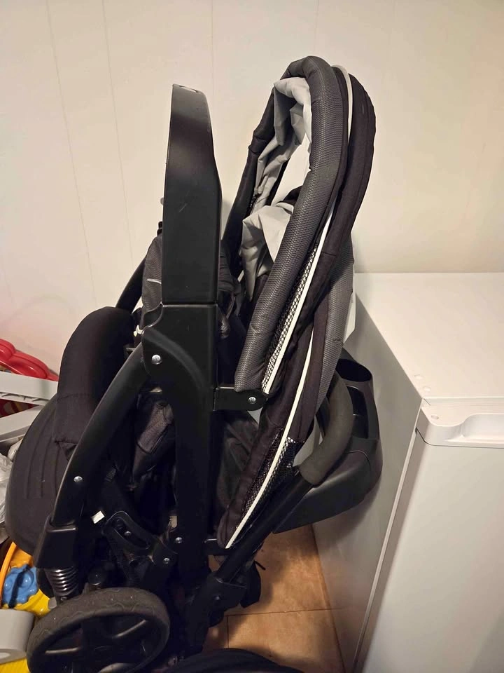Graco Black and Grey Foldable double stroller