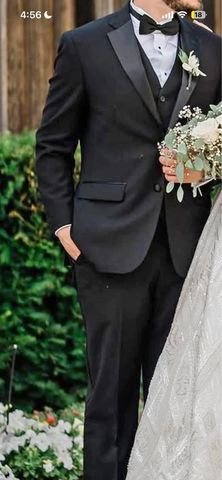 3-Piece Tuxedo - Pronto Uomo (40R / 34W) + M Vest