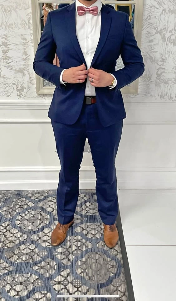 Navy Blue Joseph Abboud 2-Piece Suit (42R 36W)