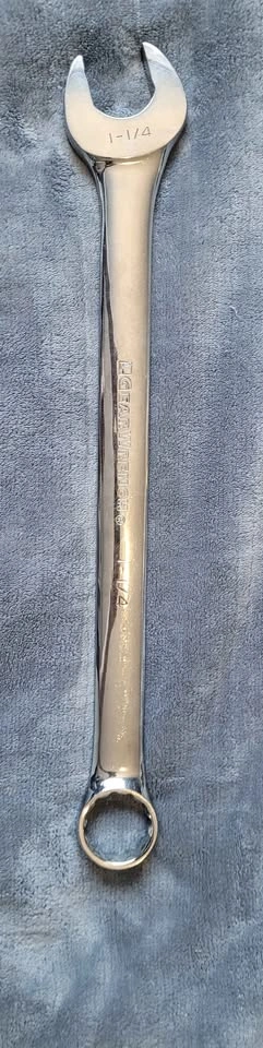 GEARWRENCH 1-1/4" 12 Point Long Pattern Combination Wrench - photo 2