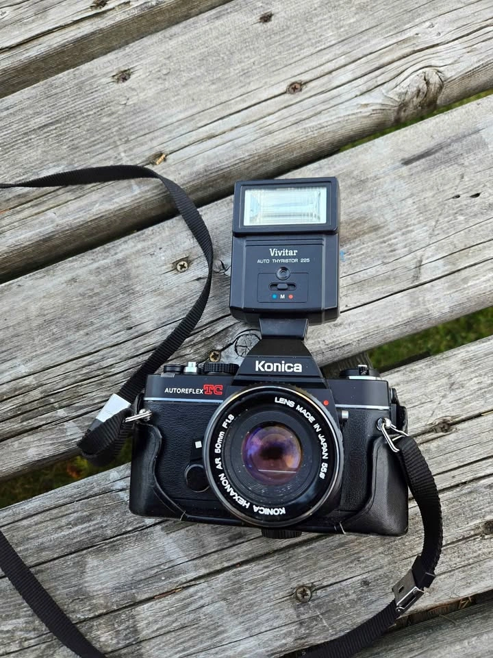 Konica Autoreflex T and Autoreflex TC Film 35mm Camera Bundle - photo 2