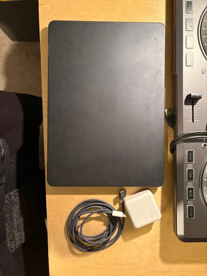 MacBook Air M2 (2022) 13.6” Midnight – 8GB / 256GB - photo 4