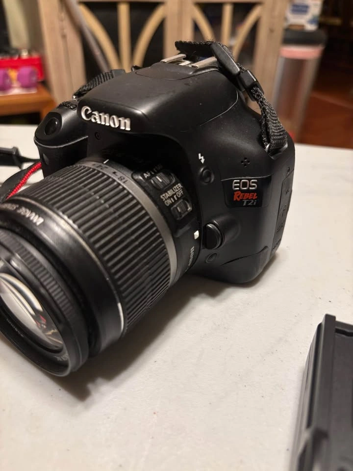 Canon EOS Rebel T2i | good condition | OBO - photo 2