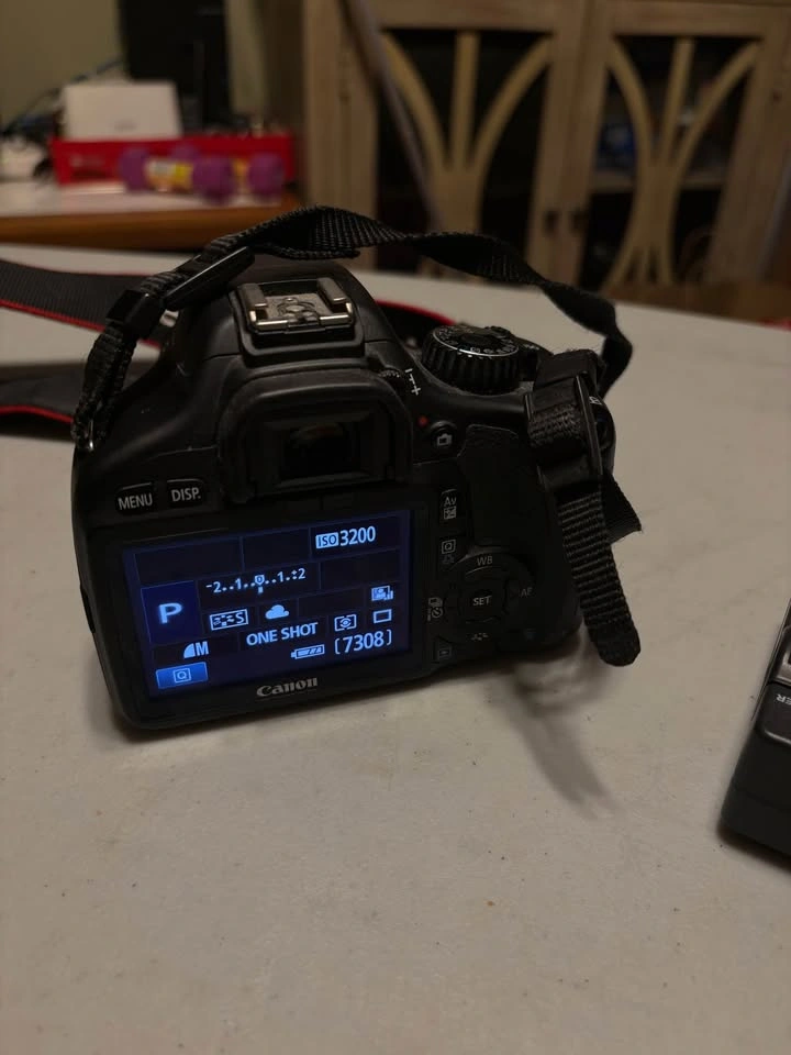 Canon EOS Rebel T2i | good condition | OBO - photo 3