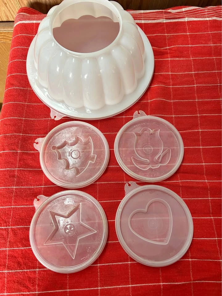 Vintage Tupperware Jel-Ring Mold with 4 Interchangeable Seals