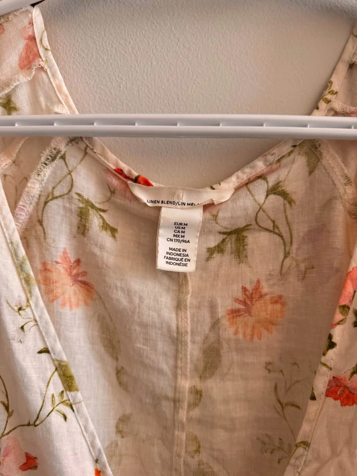 H&M Floral Print Deep Neck Linen Blouse - photo 4
