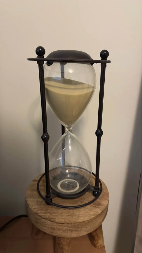 Vintage Style Metal Hourglass - photo 2