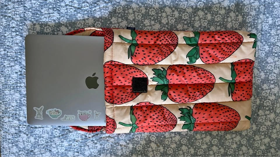 Baggu Puffy Laptop Sleeve Strawberry