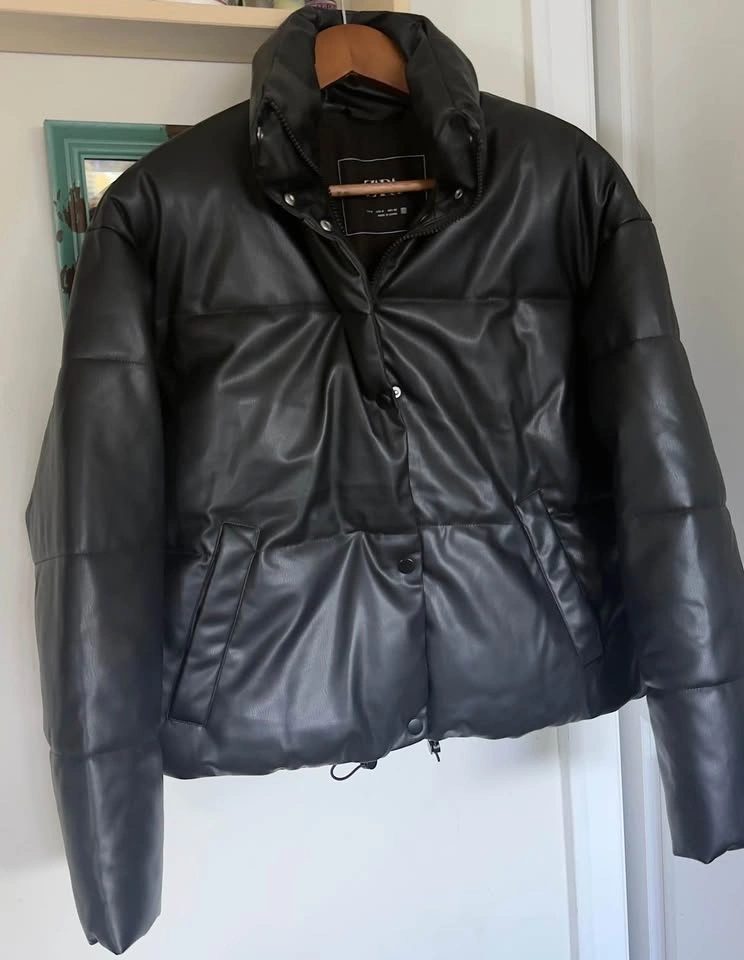 women’s Zara Black Faux Leather Puffer Jacket – Size S