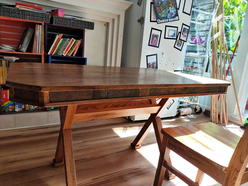 Table + chair