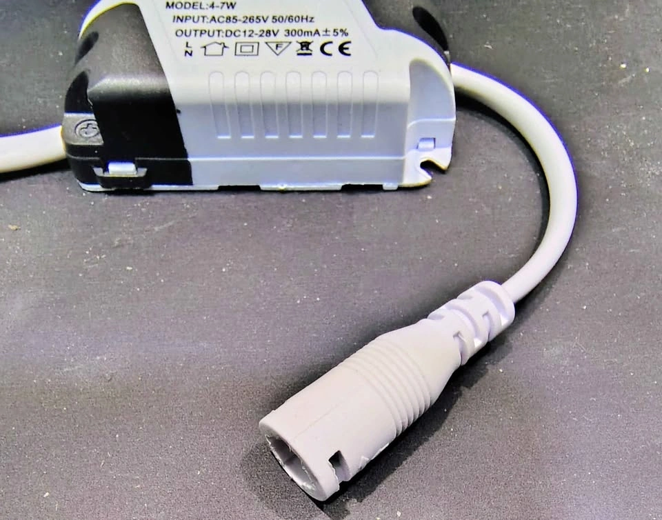 3 BRAND NEW LED DRIVERS 110V AC TO 12V DC - photo 3