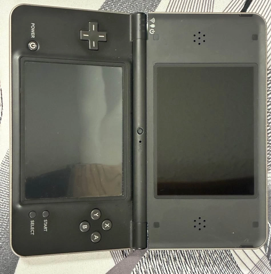 Nintendo DSi XL