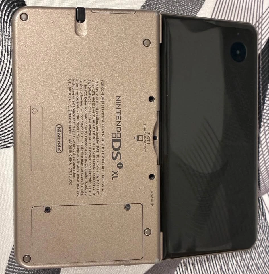Nintendo DSi XL - photo 2