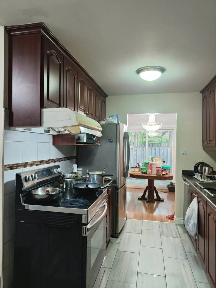 3 Beds 2.5 Baths - House - photo 2