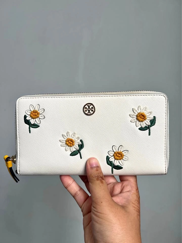Tory Burch Daisy Embroidered Zip-Around Wallet