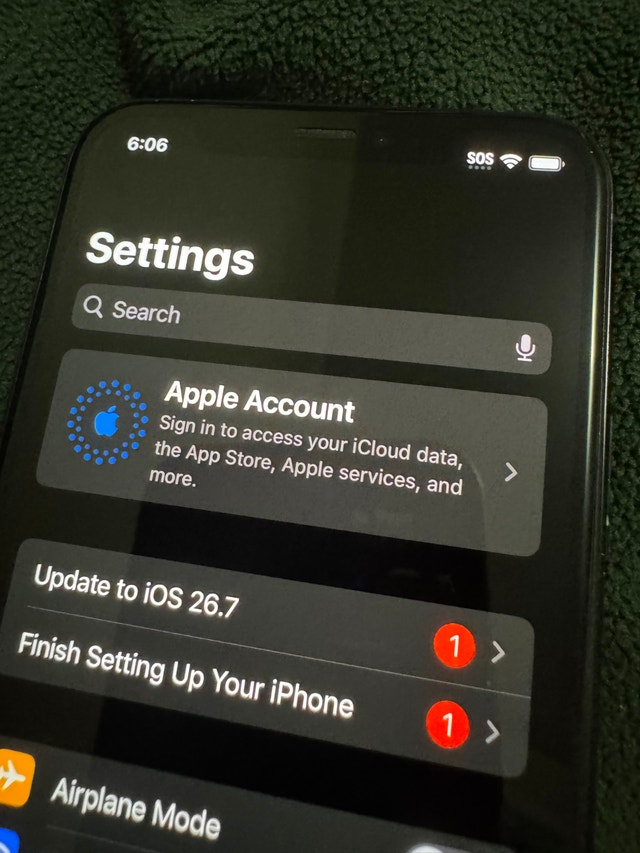 UNLOCKED iPhone 11 Pro, Midnight Green, 256GB w/charger - photo 2
