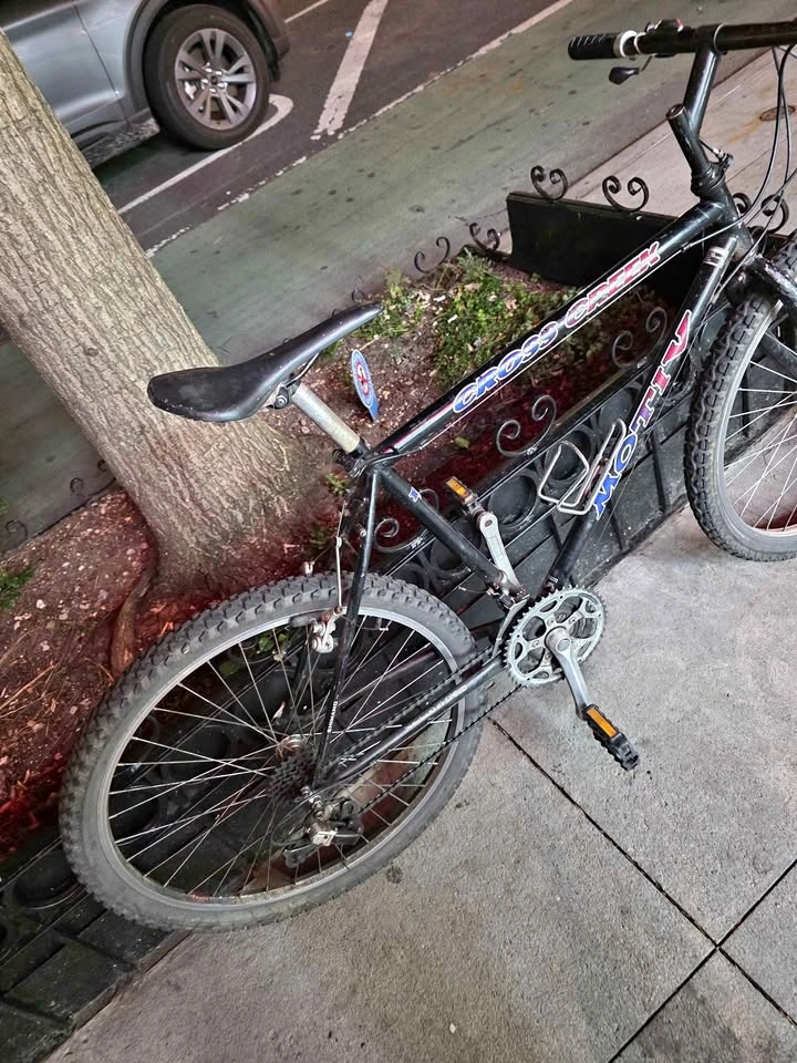 Mongoose Mountain Bike 26” – Good Condition – Needs Front Brake