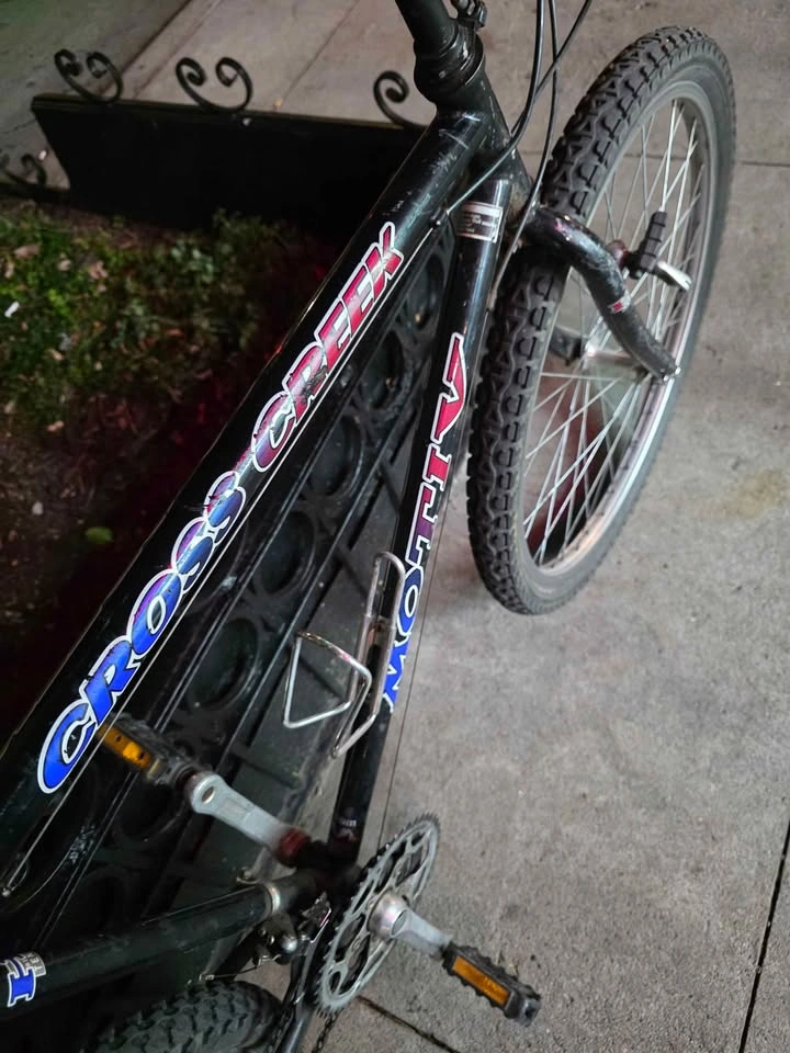 Mongoose Mountain Bike 26” – Good Condition – Needs Front Brake - photo 5