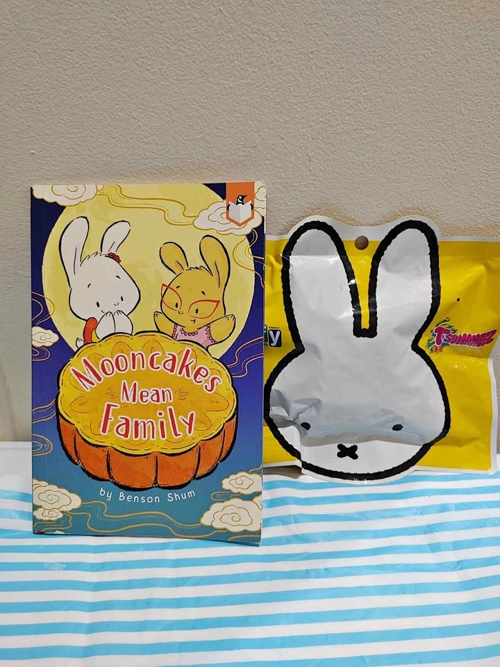 Mid Autumn Fest Set - Mooncakes Mean Family book + Miffy Keychai