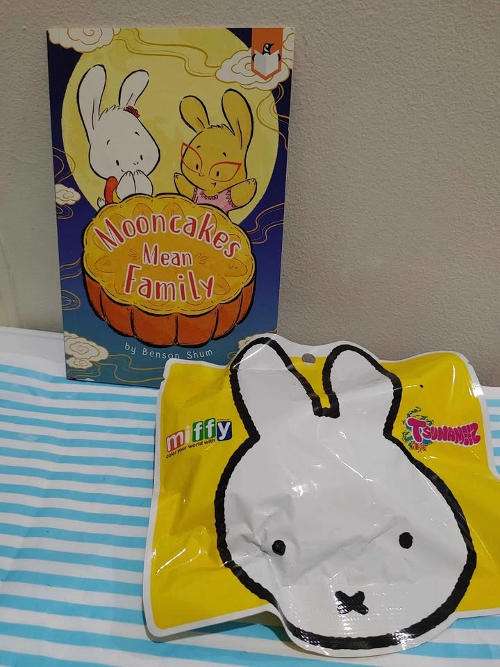 Mid Autumn Fest Set - Mooncakes Mean Family book + Miffy Keychai - photo 4
