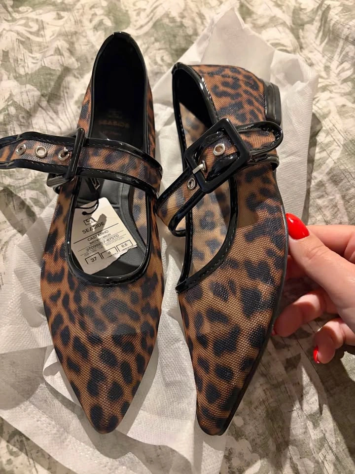 Women’s flats