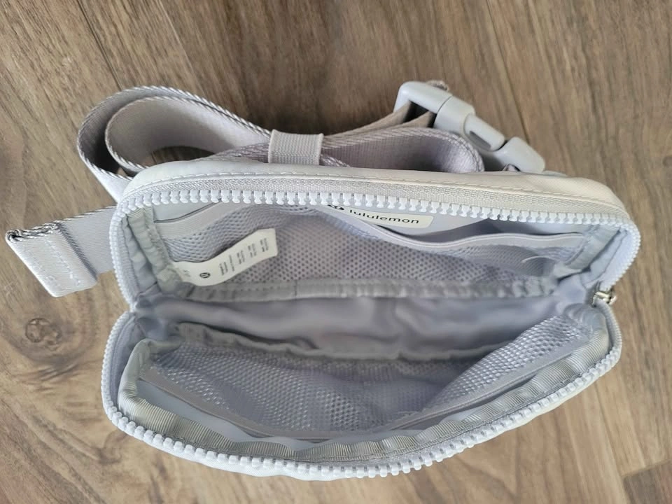 Lululemon White Camo Belt Bag - photo 2