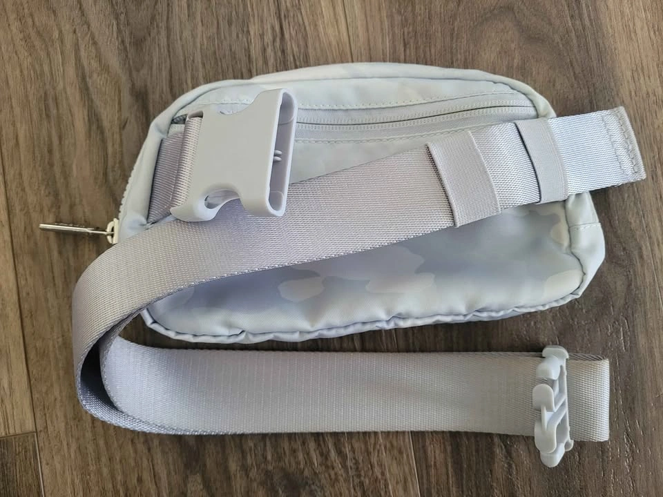 Lululemon White Camo Belt Bag - photo 5