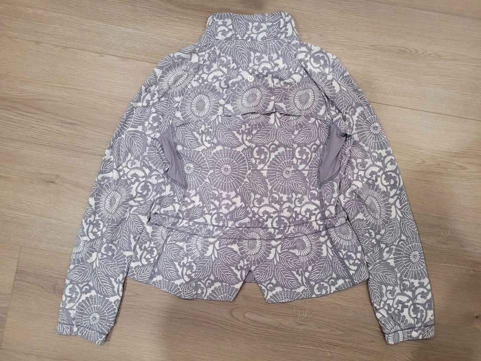 Lululemon Run: Travel To Track Jacket *Print Beachy Floral - photo 2