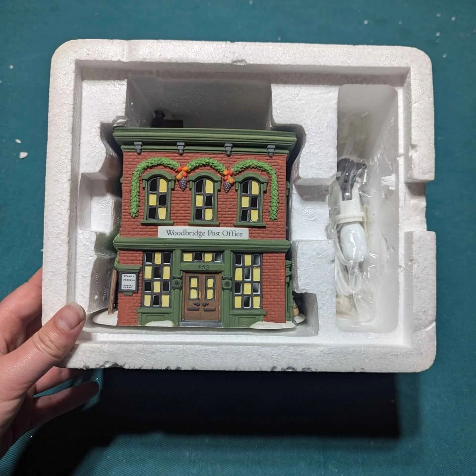 Department 56 - New England Village Series - Woodbridge Post Off - photo 2
