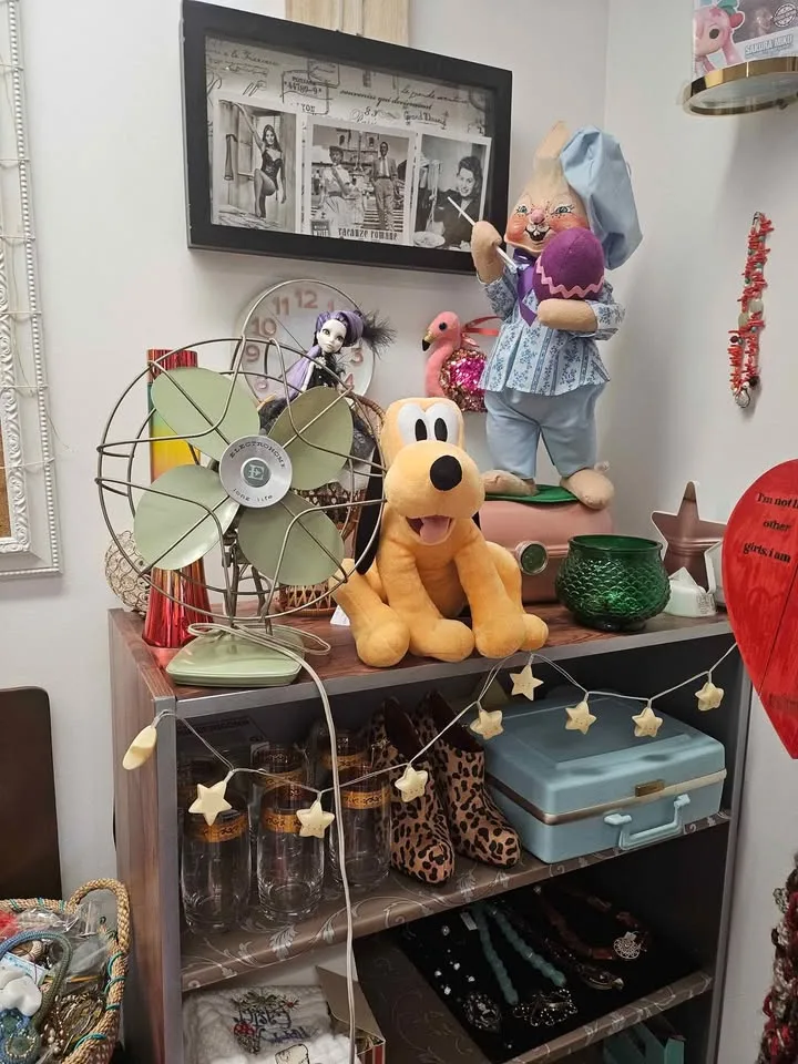 Vintage Jewelry, Ceramic, Lamp, Mirrors image indicator(3)