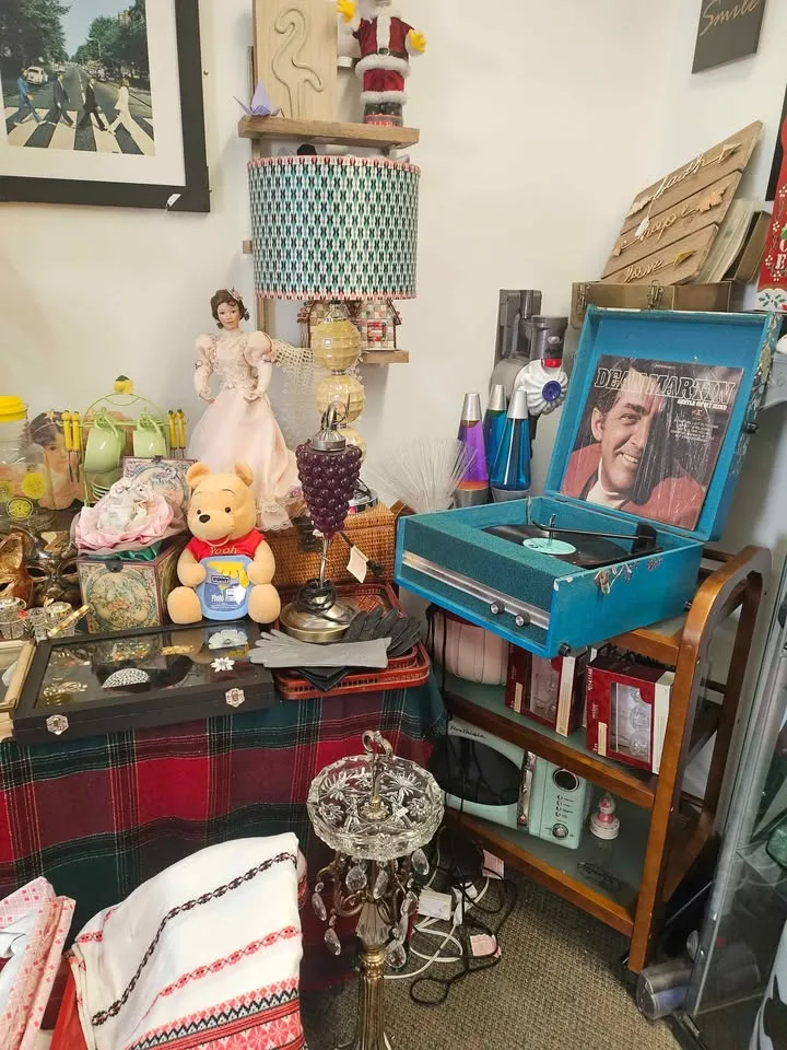 Vintage Jewelry, Ceramic, Lamp, Mirrors image indicator(5)