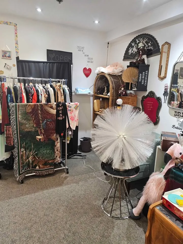 Vintage Jewelry, Ceramic, Lamp, Mirrors image indicator(7)