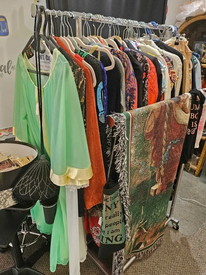 Vintage Jewelry, Ceramic, Lamp, Mirrors image indicator(8)