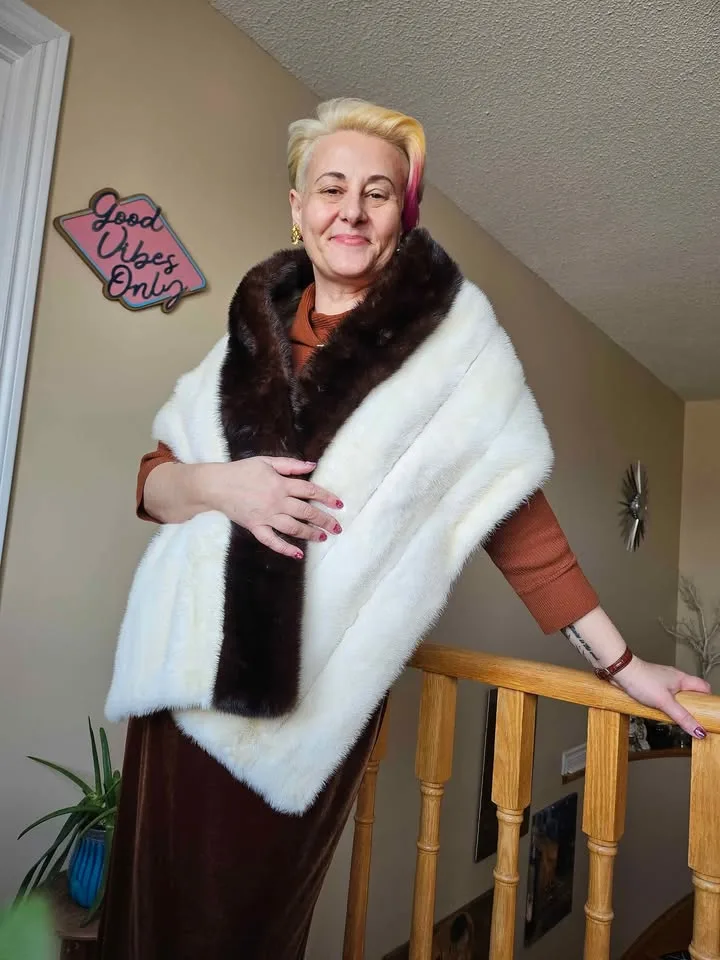 Vintage 1960s Elsa Schiaparelli real fur coat/scarf white/brown image indicator(4)