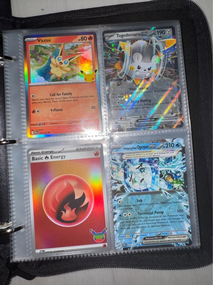 Filled Pokémon card binder - photo 2