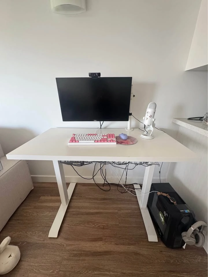 White electric standing desk - photo 2