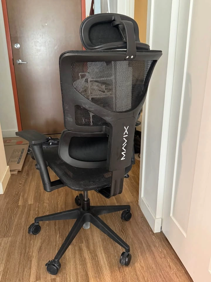 MAVIX gaming chair - lightly used, no scratches - photo 4