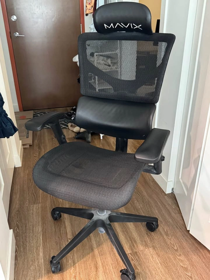 MAVIX gaming chair - lightly used, no scratches - photo 5