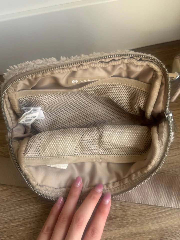 Lululemon Everywhere Belt Bag - photo 3