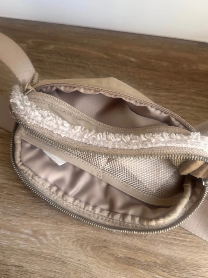 Lululemon Everywhere Belt Bag - photo 4