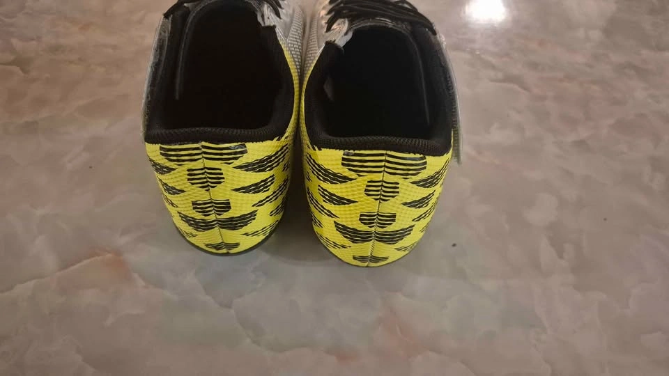 SpeedTech Youth Soccer Cleats Size 3 – Silver/Yellow - photo 4