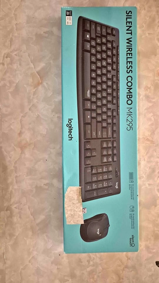 Logitech MK295 Silent Wireless Keyboard & Mouse Combo – Open Box