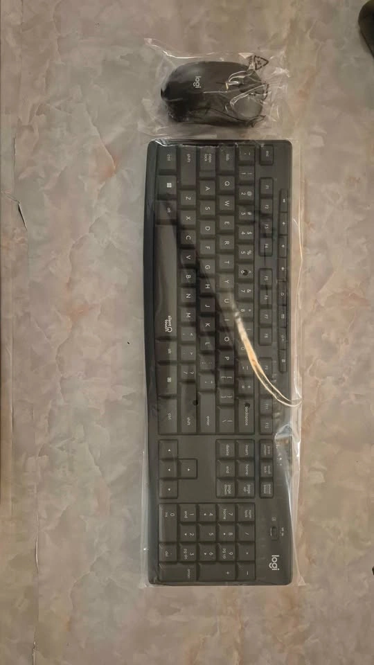 Logitech MK295 Silent Wireless Keyboard & Mouse Combo – Open Box - photo 3