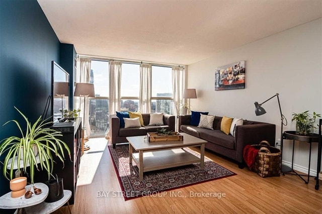 Private bedroom with washroom for Rent - photo 2
