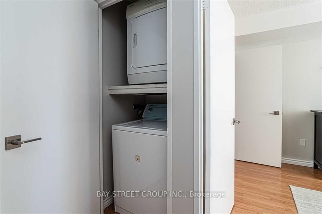 Private bedroom with washroom for Rent - photo 4